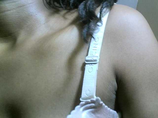 Avrilhunt live cam on BongaCams