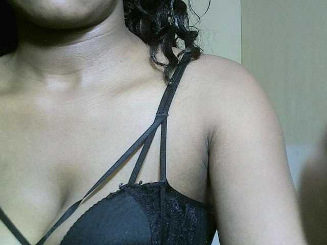 Avrilhunt live cam on BongaCams