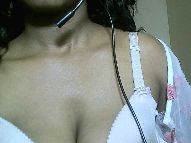 Avrilhunt live cam on BongaCams