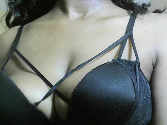 Avrilhunt live cam on BongaCams