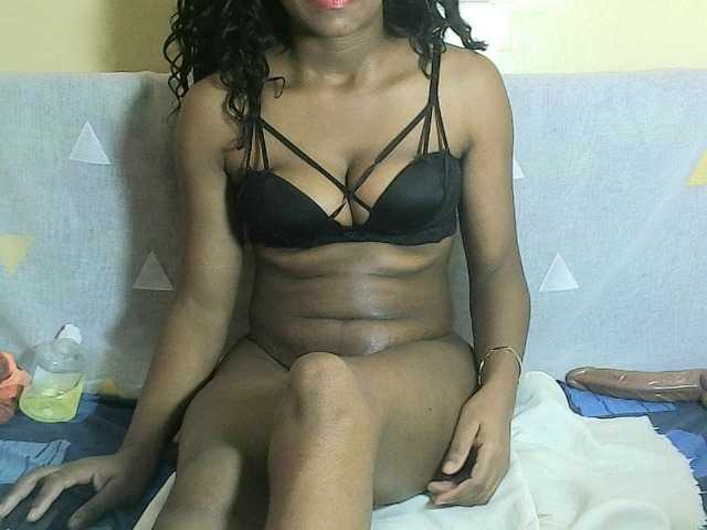 Avrilhunt live cam on BongaCams