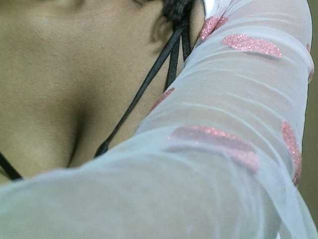 Avrilhunt live cam on BongaCams