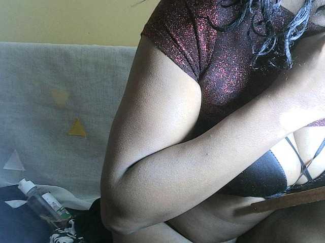 Avrilhunt live cam on BongaCams