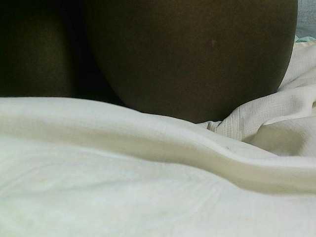 Avrilhunt live cam on BongaCams
