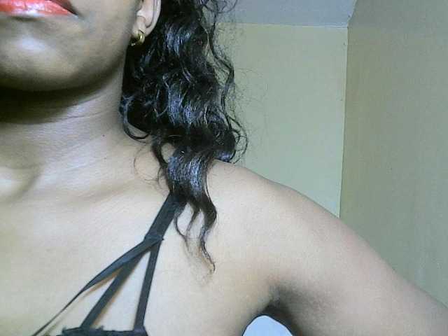 Avrilhunt, live now on BongaCams