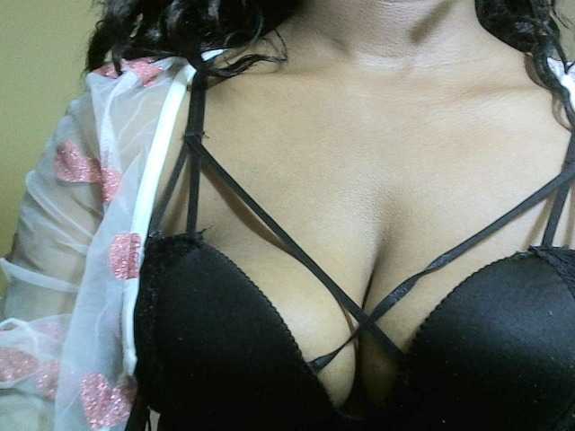 Avrilhunt live cam on BongaCams