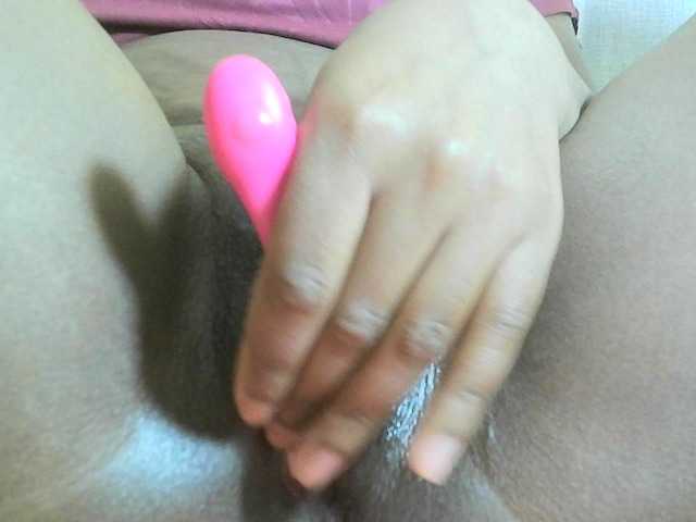 Avrilhunt live cam on BongaCams