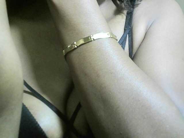 Avrilhunt live cam on BongaCams