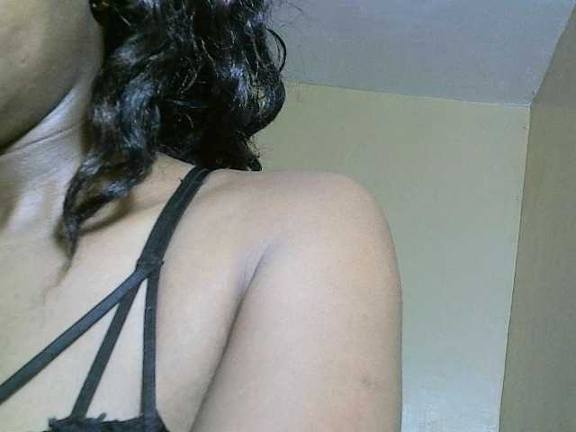 Avrilhunt live cam on BongaCams