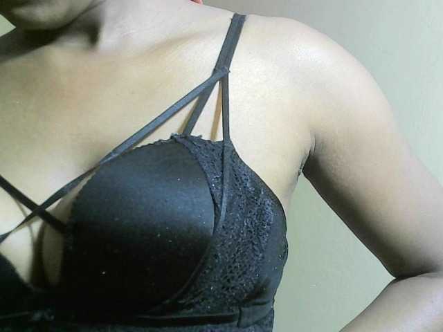Avrilhunt live cam on BongaCams