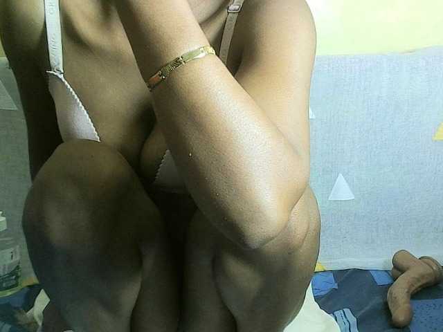 Avrilhunt live cam on BongaCams