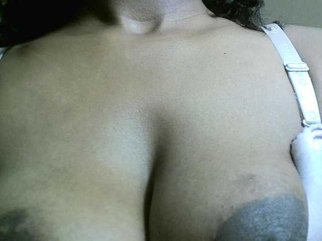 Avrilhunt live cam on BongaCams