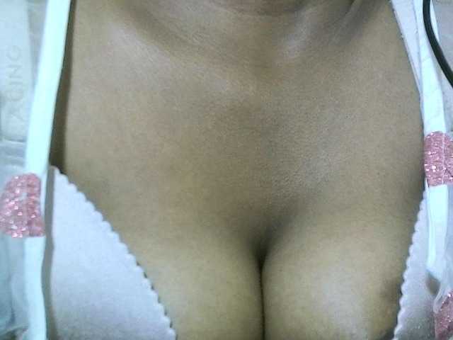 Avrilhunt live cam on BongaCams