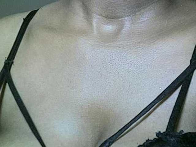 Avrilhunt live cam on BongaCams