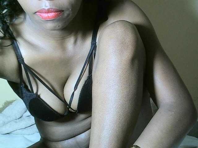 Avrilhunt live cam on BongaCams