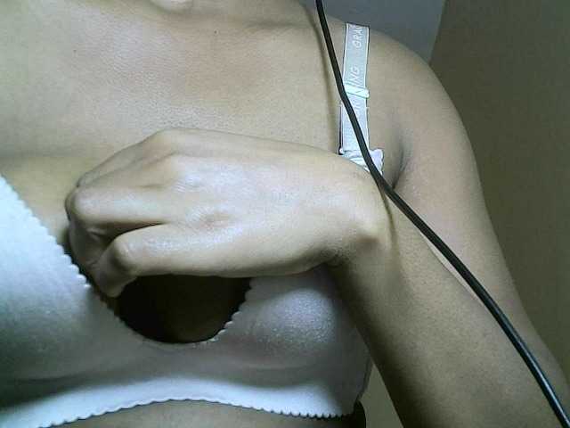 Avrilhunt live cam on BongaCams