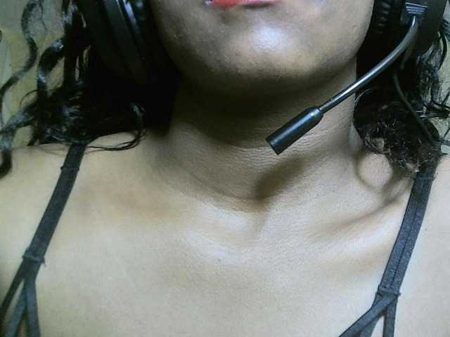 Avrilhunt live cam on BongaCams