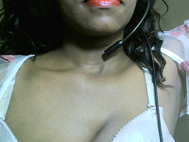 Avrilhunt live cam on BongaCams
