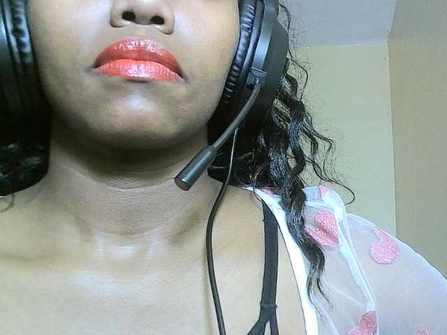 Avrilhunt live cam on BongaCams