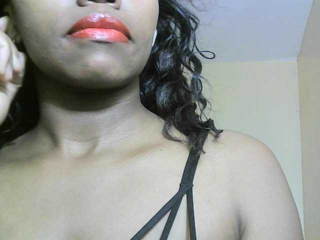 Avrilhunt live cam on BongaCams