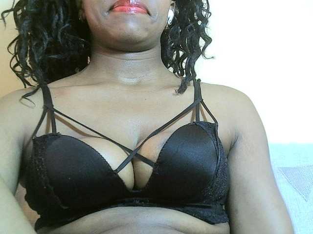 Avrilhunt live cam on BongaCams