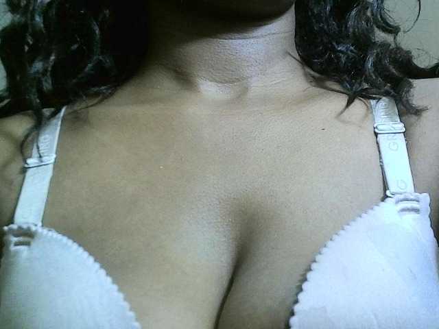 Avrilhunt live cam on BongaCams