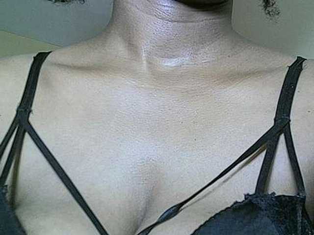 Avrilhunt live cam on BongaCams