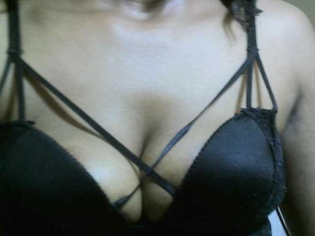 Avrilhunt live cam on BongaCams