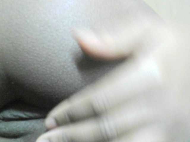 Avrilhunt, live now on BongaCams