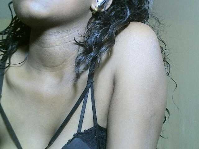 Avrilhunt live cam on BongaCams