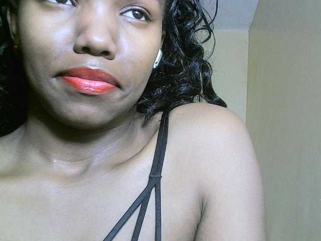 Avrilhunt, live now on BongaCams