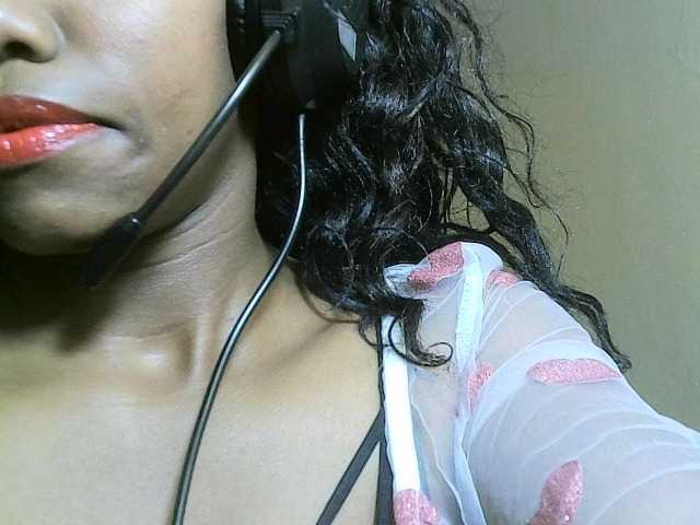 Avrilhunt live cam on BongaCams