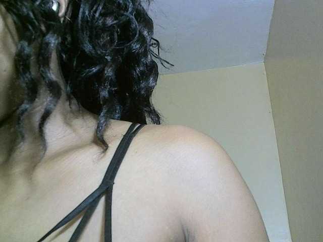 Avrilhunt live cam on BongaCams