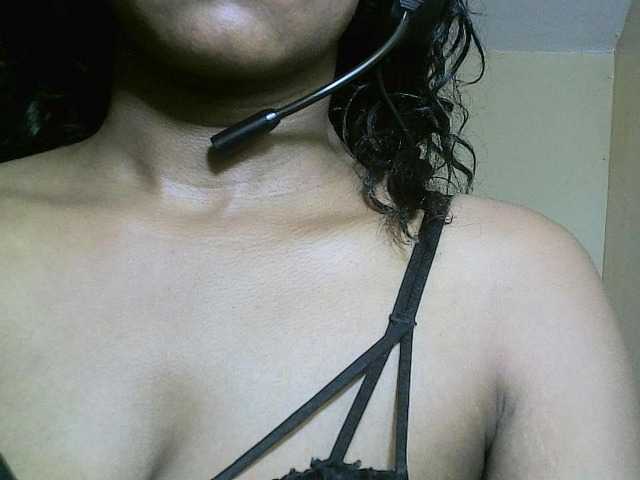 Avrilhunt live cam on BongaCams