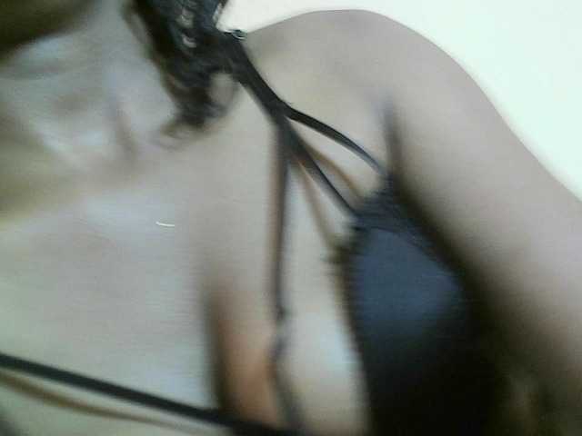 Avrilhunt live cam on BongaCams