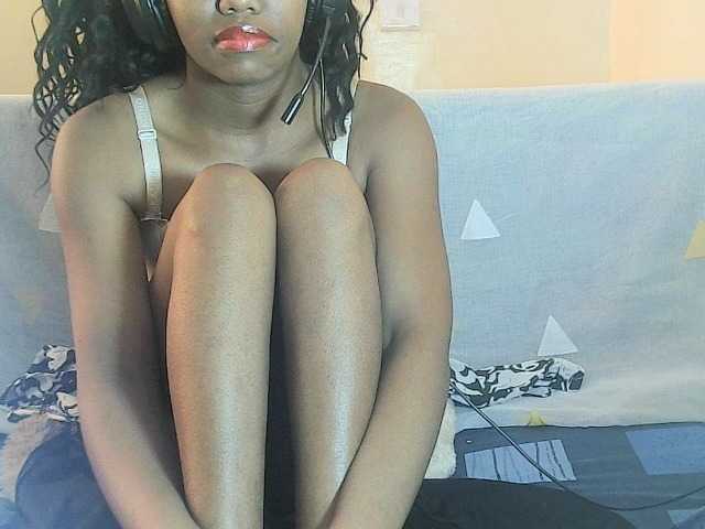 Avrilhunt live cam on BongaCams