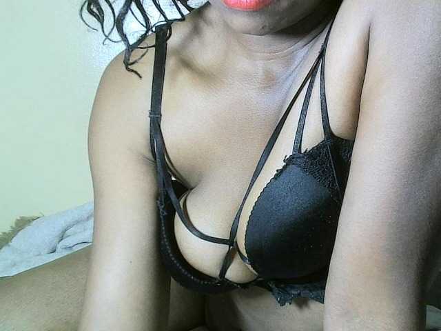 Avrilhunt live cam on BongaCams