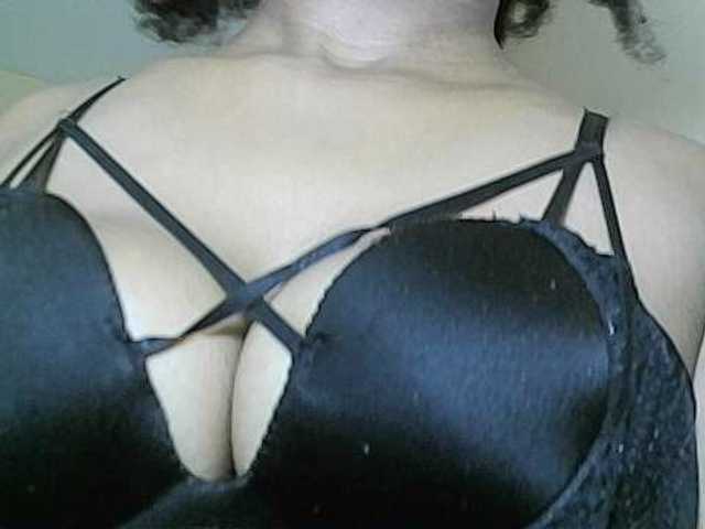 Avrilhunt live cam on BongaCams