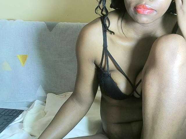 Avrilhunt live cam on BongaCams