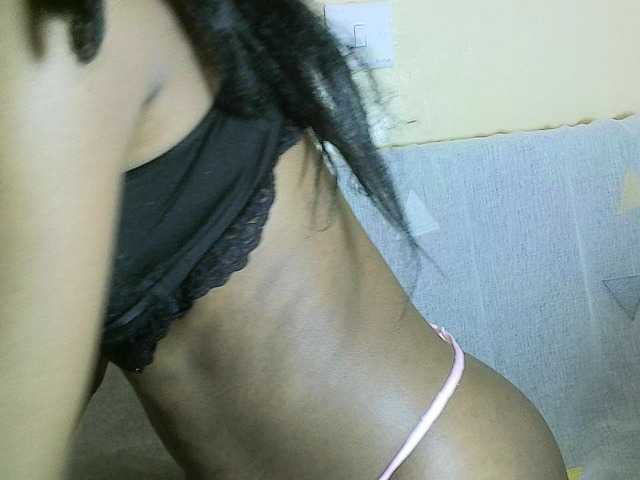 Avrilhunt live cam on BongaCams