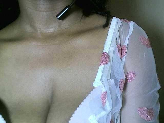 Avrilhunt live cam on BongaCams