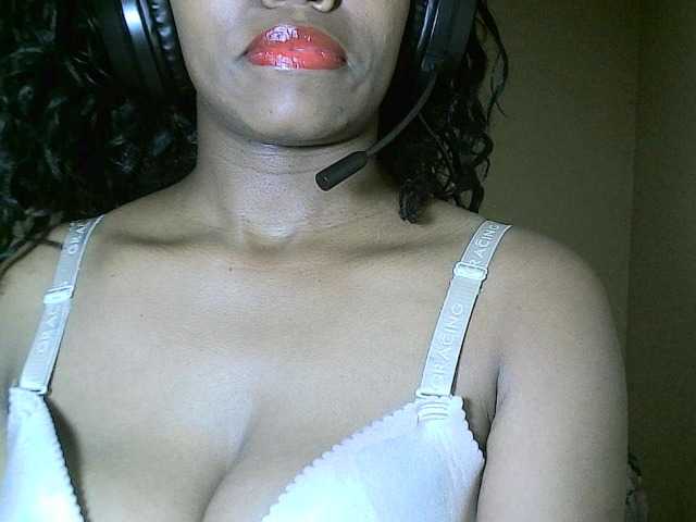 Avrilhunt live cam on BongaCams