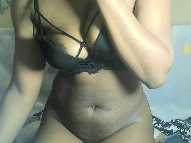 Avrilhunt live cam on BongaCams