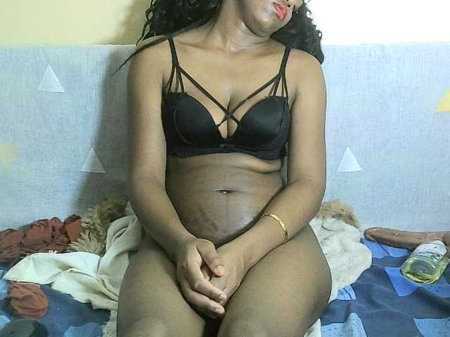 Avrilhunt live cam on BongaCams