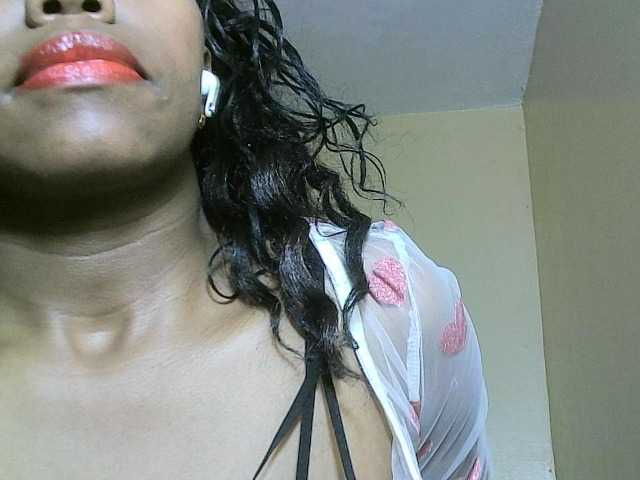 Avrilhunt live cam on BongaCams