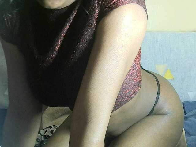 Avrilhunt live cam on BongaCams