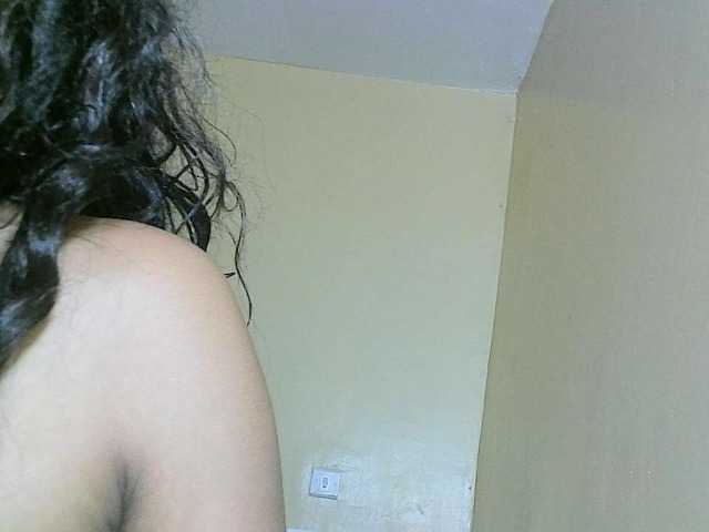 Avrilhunt, live now on BongaCams