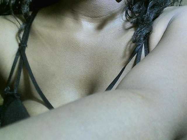 Avrilhunt live cam on BongaCams