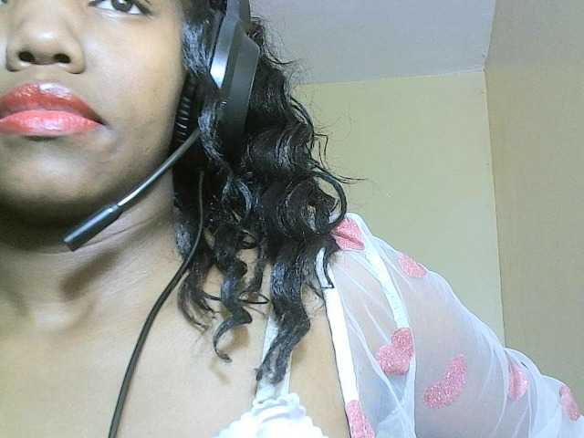 Avrilhunt live cam on BongaCams