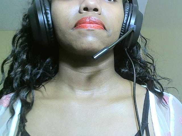 Avrilhunt live cam on BongaCams